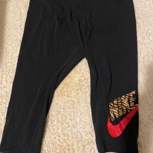 Pant Women Nike Leggings. 3X Only worn 1 time.